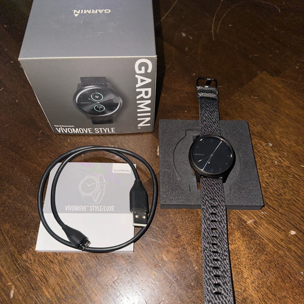 Garmin Watch Vivomove Style Graphite Aluminium Case Black Pepper Nylon